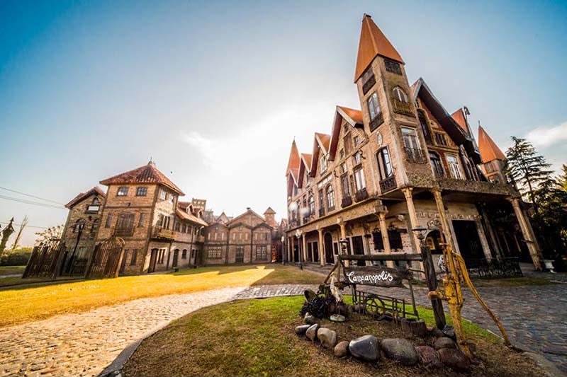 Entrada de Campanópolis com o letreiro